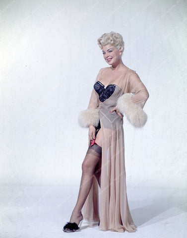 sexpot Barbara Nichols models lingerie 8b20-3333