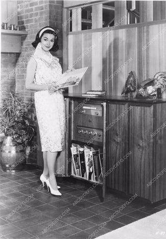 Barbara Rush selects a record for your listening pleasure 8b20-3404