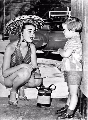 Barbara Rush w upside down hat talsk to a kid 8b20-3414
