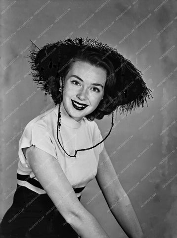 Barbara Rush in straw hat portrait 8b20-3429