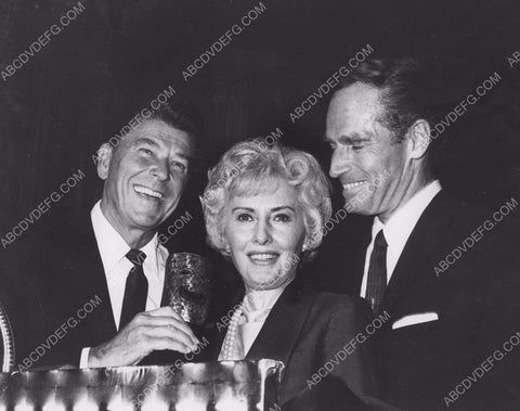 great candid Ronald Reagan Barbara Stanwyck Charlton Heston 8b20-3490