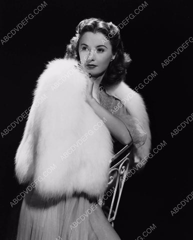 Barbara Stanwyck beautiful in white fur 8b20-3501