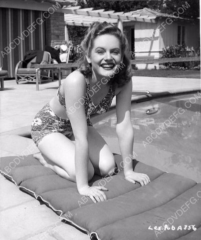 beautiful Alexis Smith ready for a little sunbathing by the pool 8b20-3672