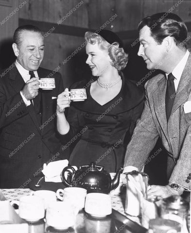 candid Robert Taylor Alice Faye George Raft drinking tea coffee 8b20-3689