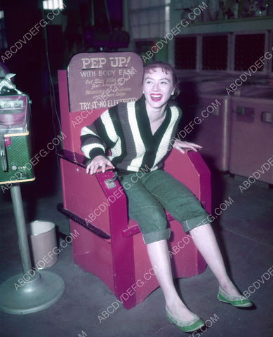 Amanda Blake tries the carnival chair to Pep Up with Body Ease 8b20-3723