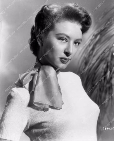 beautiful Amanda Blake portrait 8b20-3728