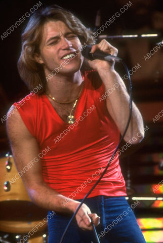 Andy Gibb live on stage 8b20-3828