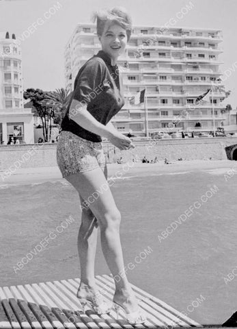 Angie Dickinson in short shorts takes a trip to the ocean 8b20-3846