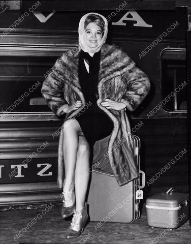 Angie Dickinson and her luggage on the train platform 8b20-3848