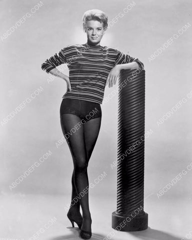 Angie Dickinson in dance leotard ready for a little practice 8b20-3856