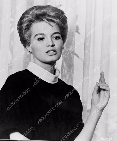 Angie Dickinson portrait 8b20-3864