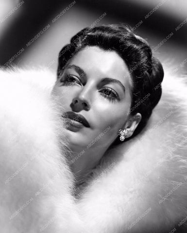 beautiful Ava Gardner in white fur portrait 8b20-3888