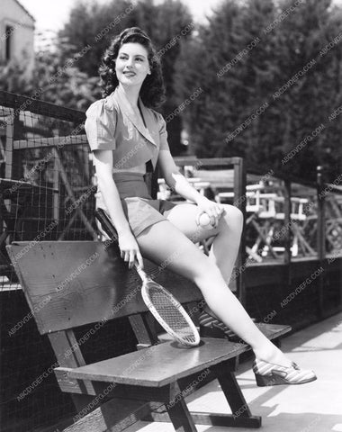 Ava Gardner sexy in shorts waits her turn for tennis 8b20-3900