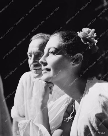 candid photo David Niven Ava Gardner behind the scenes MGM 8b20-3903