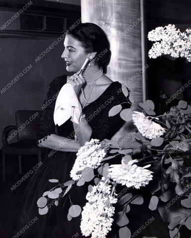Ava Gardner hangs out by the flowers 8b20-3915