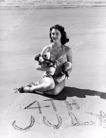 Ava Gardner wishes everyone happy 4th of July from the beach 8b20-3928