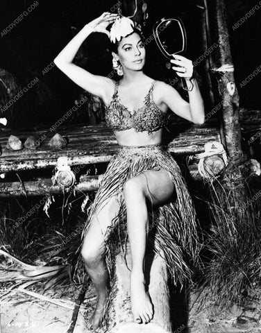beautiful Ava Gardner in grass skirt does quick makeup check 8b20-3931