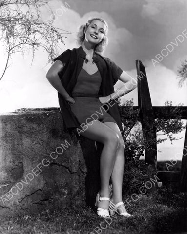 beautiful Anita Louise outdoors portrait 8b20-3951