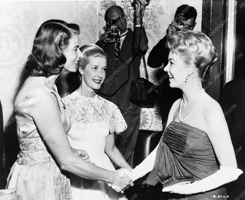 candid news photo Anita Louise Debbie Reynolds maybe 8b20-3952