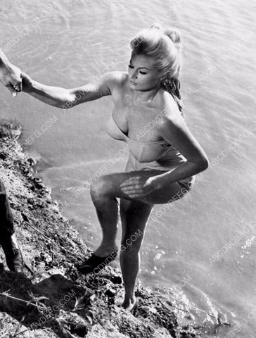 Anita Ekberg getting out of the water 8b20-3972