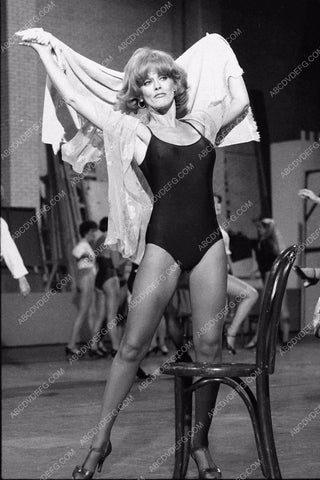 Ann-Margret ready for dance rehearsel 8b20-4060