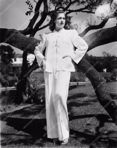 Anne Gwynne outdoor fashion shoot 8b20-4290