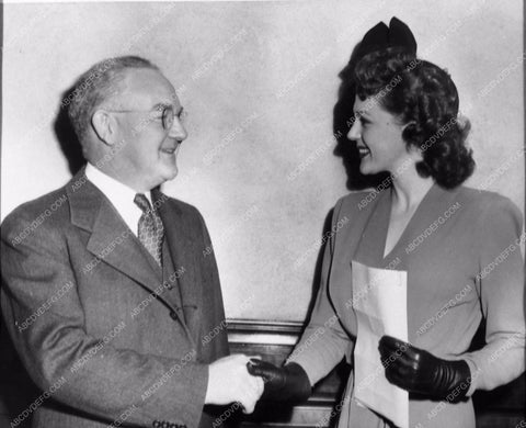 Anne Gwynne always helping the war effort 8b20-4297