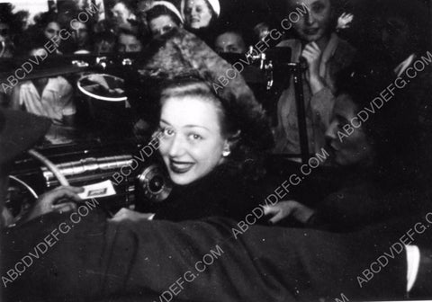 candid photo Anne Shirley in convertible swarmed by fans 8b20-4307
