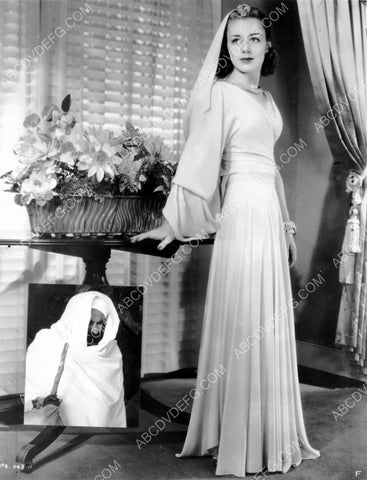 Anne Shirley full length fashion shot 8b20-4315