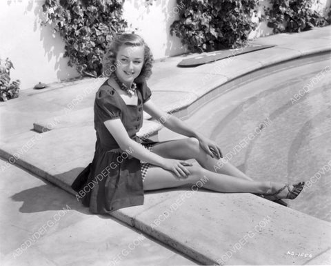 beautiful Anne Shirley dangles her feet in the pool 8b20-4332