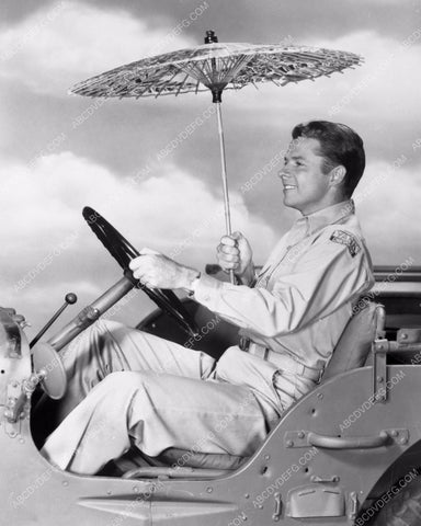 Audie Murphy driving a jeep with a parasol 8b20-4444