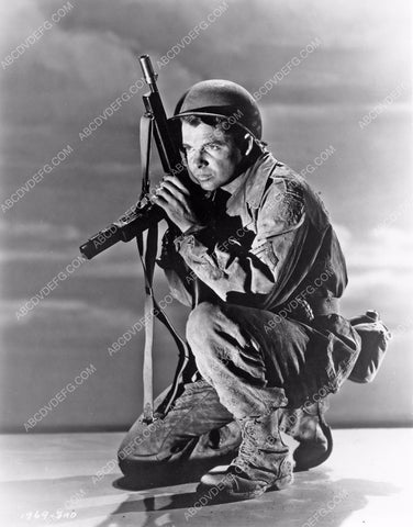 Audie Murphy w machine gun portrait 8b20-4451