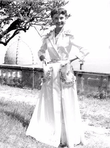 Audrey Hepburn outdoors portrait 8b20-4544