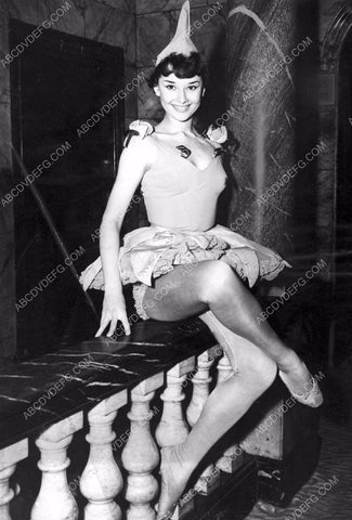 Audrey Hepburn ballet dance rehearsel 8b20-4557