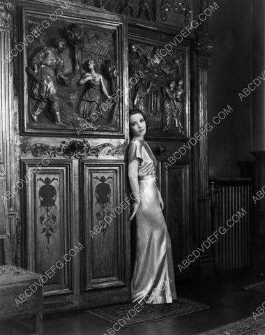 Bessie Love leaning against a beautifuly carved wood door 8b20-4595