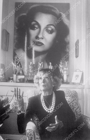 candid Bette Davis at home 8b20-4739