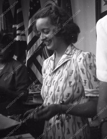 candid Bette Davis at some event 8b20-4760