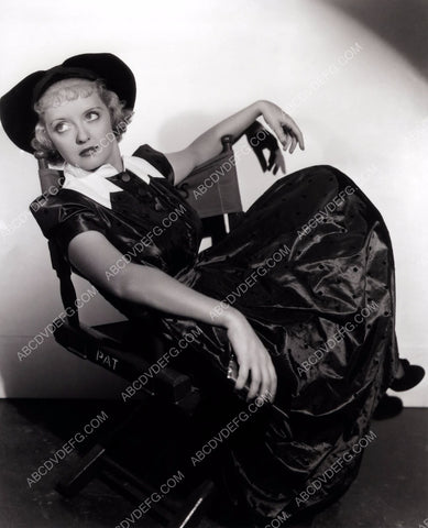 Bette Davis taking it easy between scenes 8b20-4766