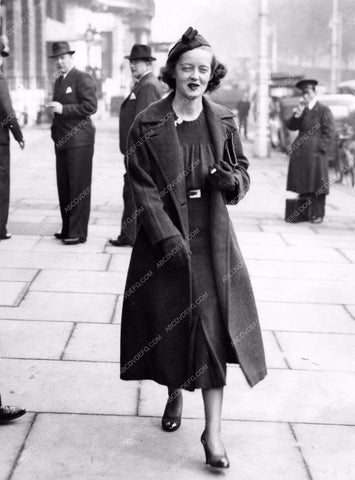 candid Bette Davis out on the sidewalk in town somewhere 8b20-4767