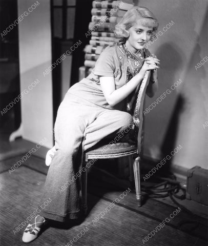 Bette Davis taking it easy between scenes 8b20-4768