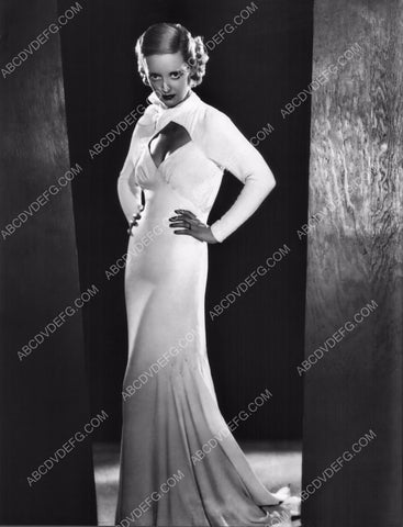 Bette Davis full length fashion portrait 8b20-4778