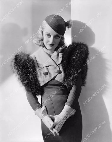 Bette Davis just beautiful in super smart fashion pic 8b20-4791