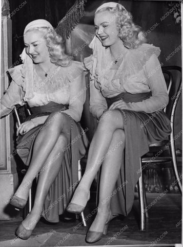 Betty Grable times two 8b20-4798