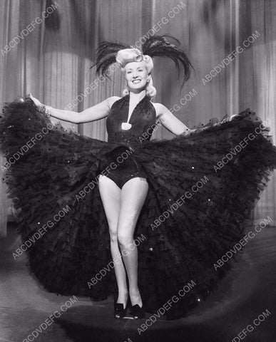 Betty Grable ready to cut a rug 8b20-4806