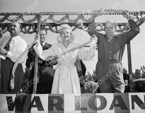Betty Grable on the war loan platform 8b20-4849