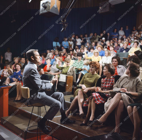 Bob Barker talking with the gallery TV game show The Price Is Right 8b20-4905