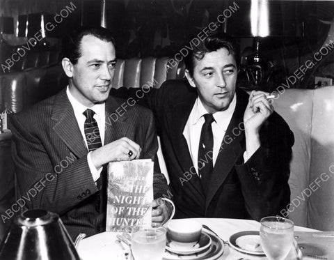 author Davis Grubb Robert Mitchum in some cool club 8b20-4981