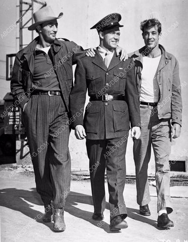 candid Robert Mitchum on studio backlot I think 8b20-5019