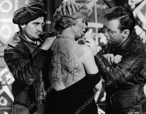 Bobby Darin plays tic tac toe on Mary Munday film Pressure Point 8b20-5106