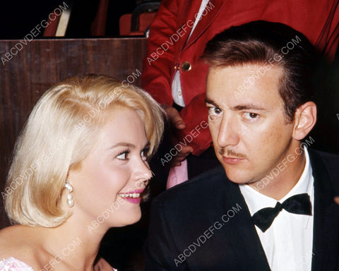 beautiful Sandra Dee out w hubby Bobby Darin 8b20-5108